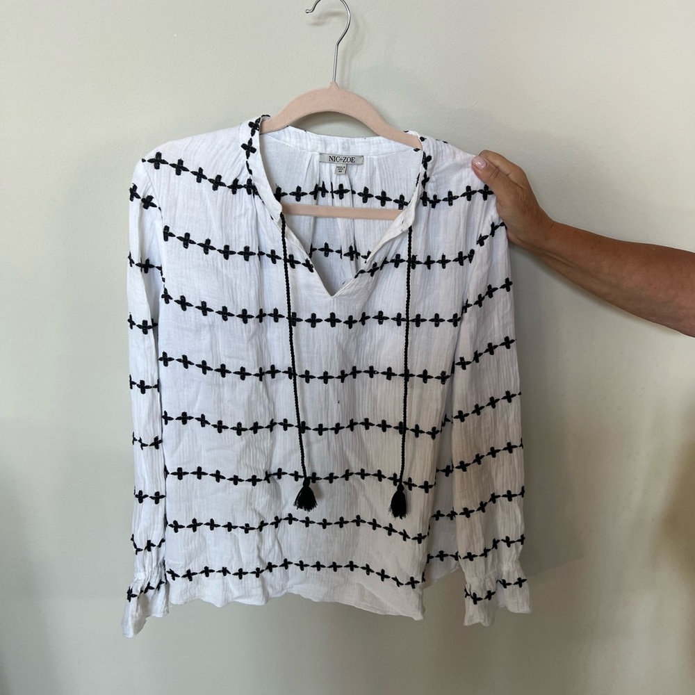 NIC+ZOE Black and White Cross Pattern Blouse